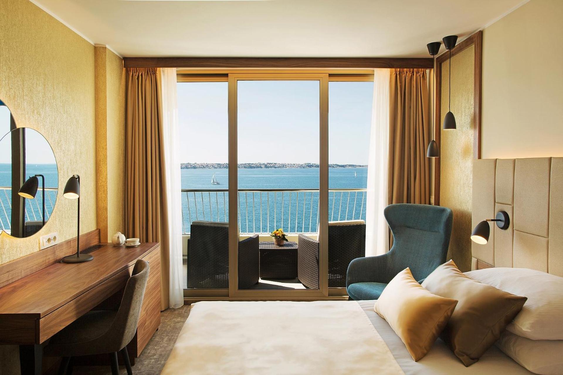 Chambre Double ou Lits Jumeaux de Luxe avec Balcon et Vue sur la Mer