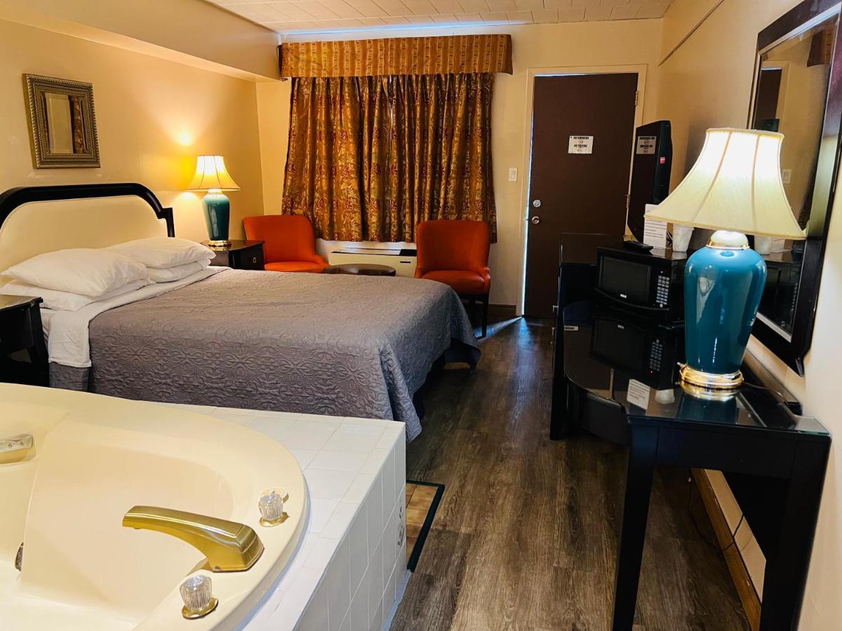Queen Suite Spa Bath