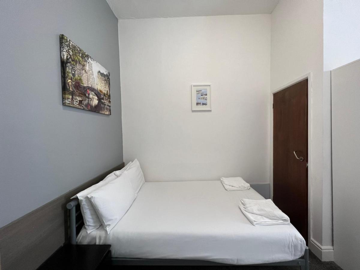 Small Double Room,829653884:JPEG