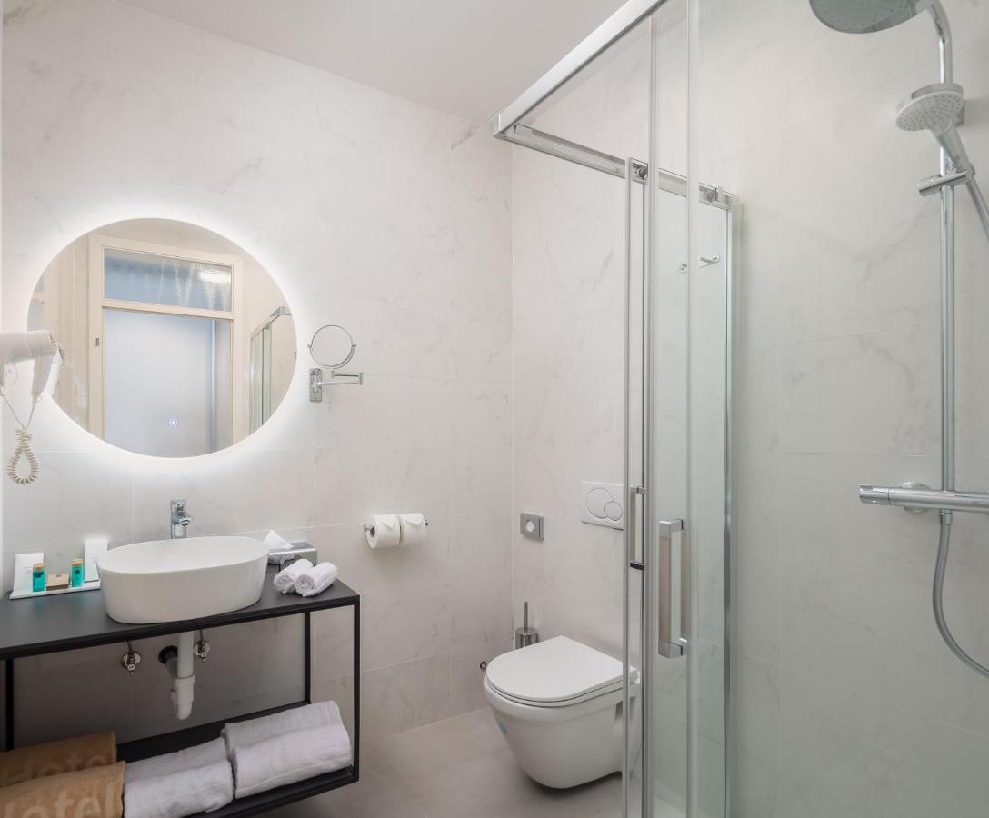 Deluxe Double Room with Side Sea View,1238213014:JPEG