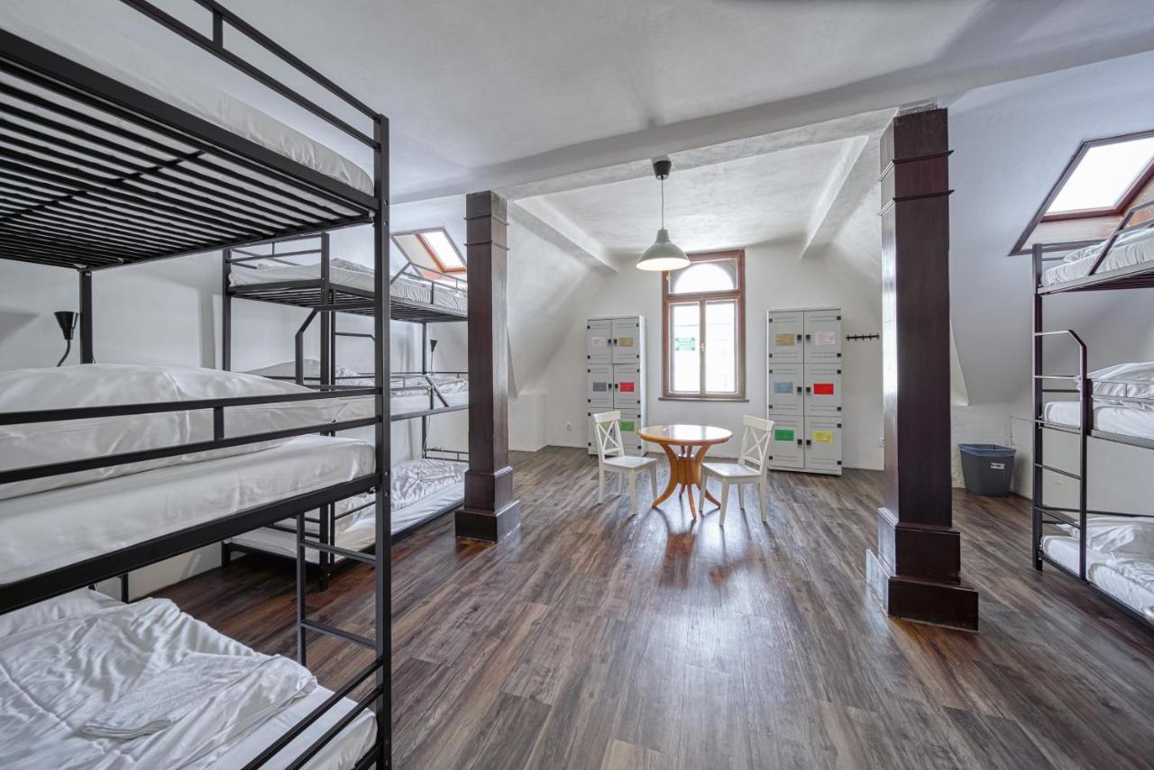 Single Bed 12-Bed Mixed Dormitory Room