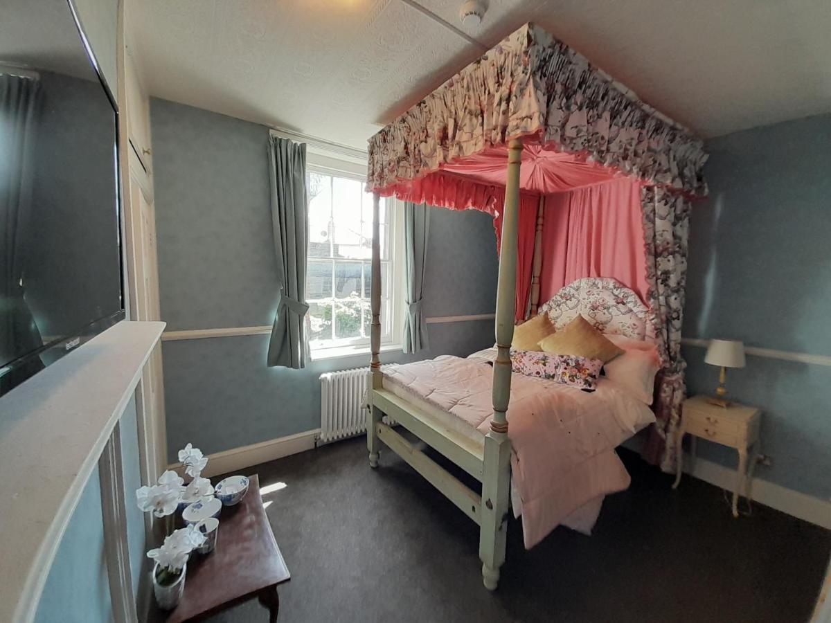 Double Room Private Bathroom