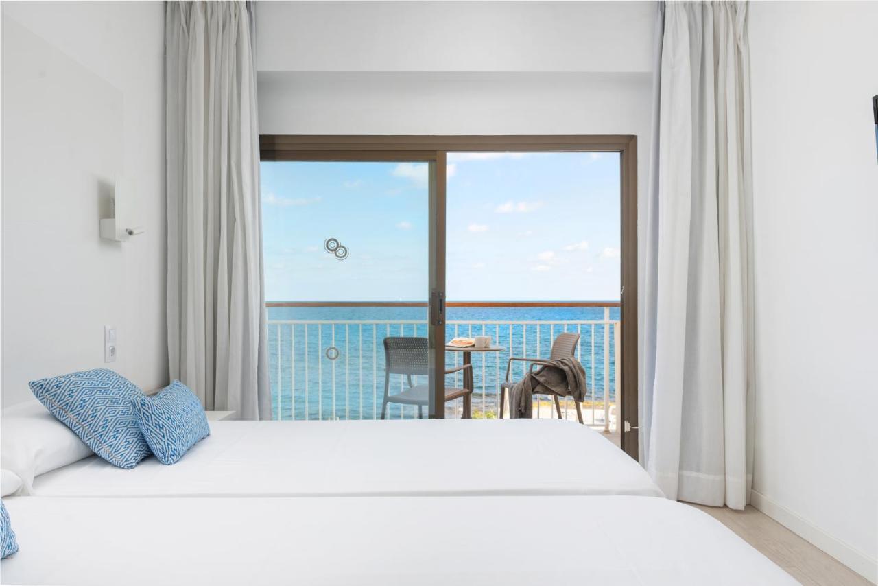 Twin Room Frontal Sea View
