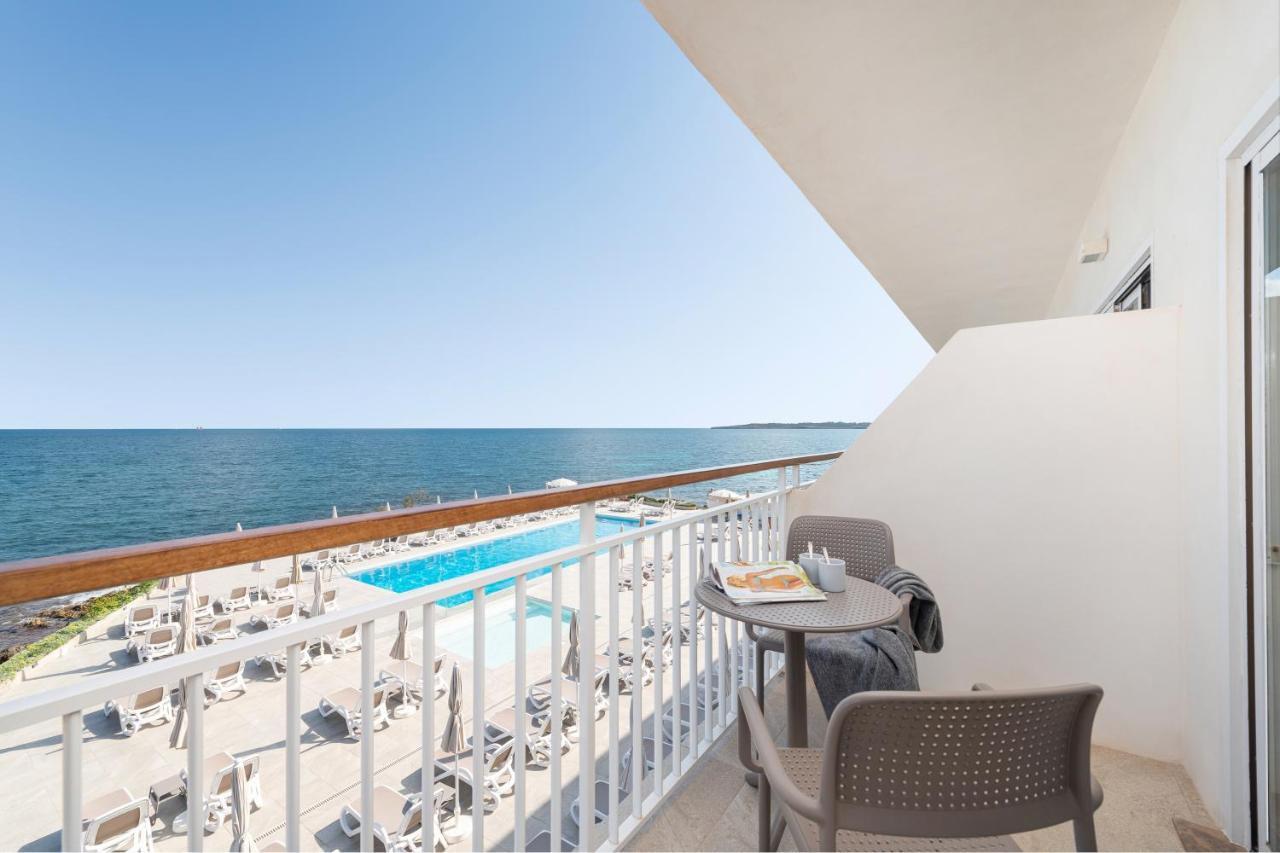 Twin Room Frontal Sea View