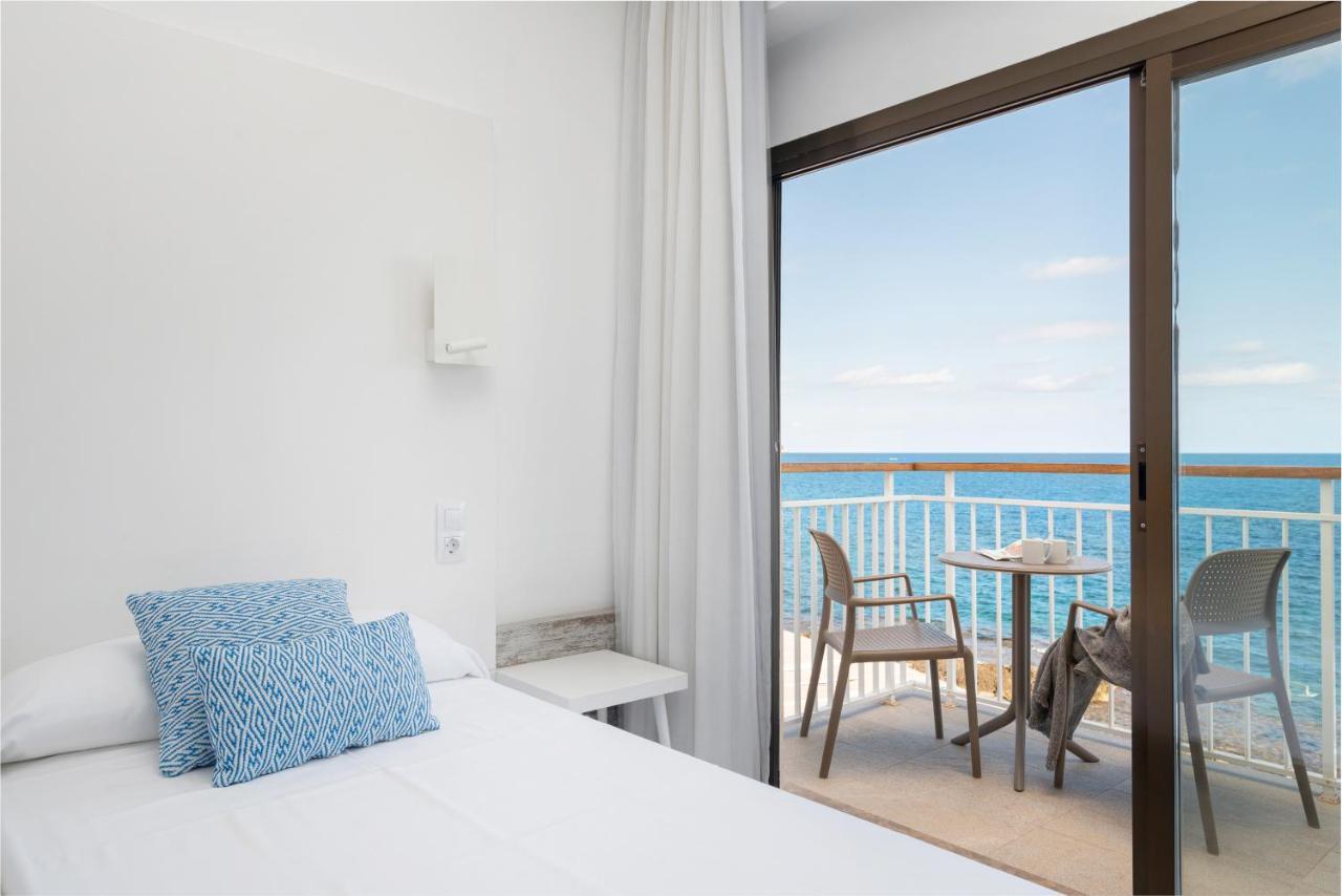 Twin Room Frontal Sea View