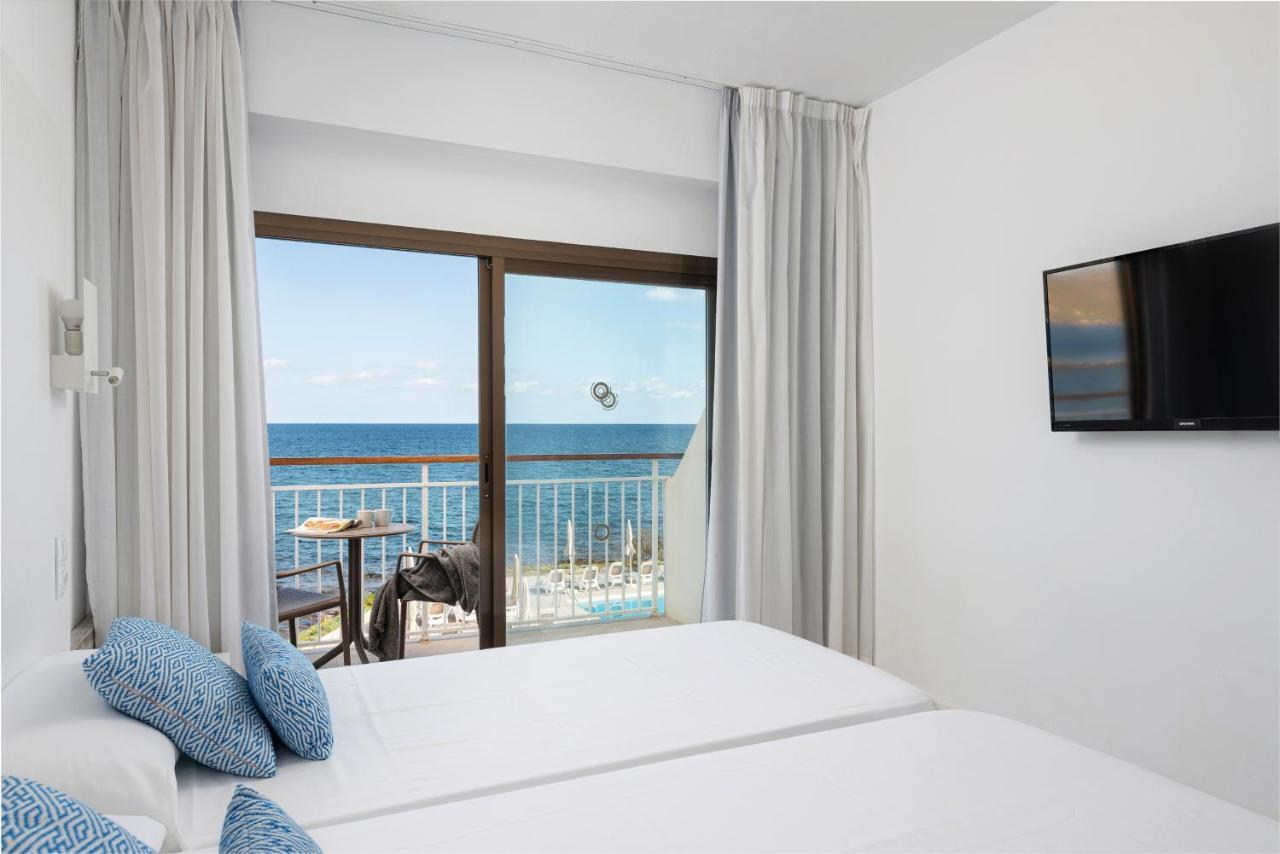 Twin Room Frontal Sea View