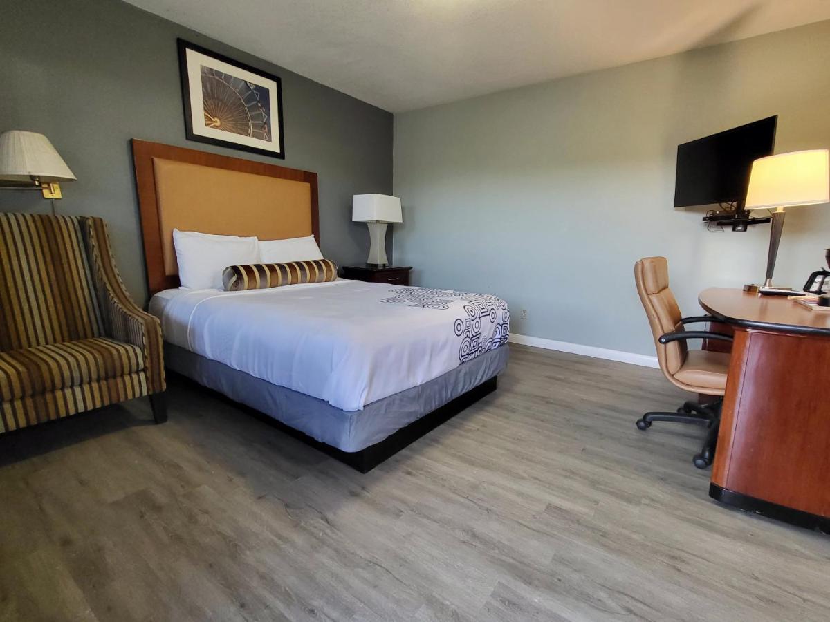 Queen Room