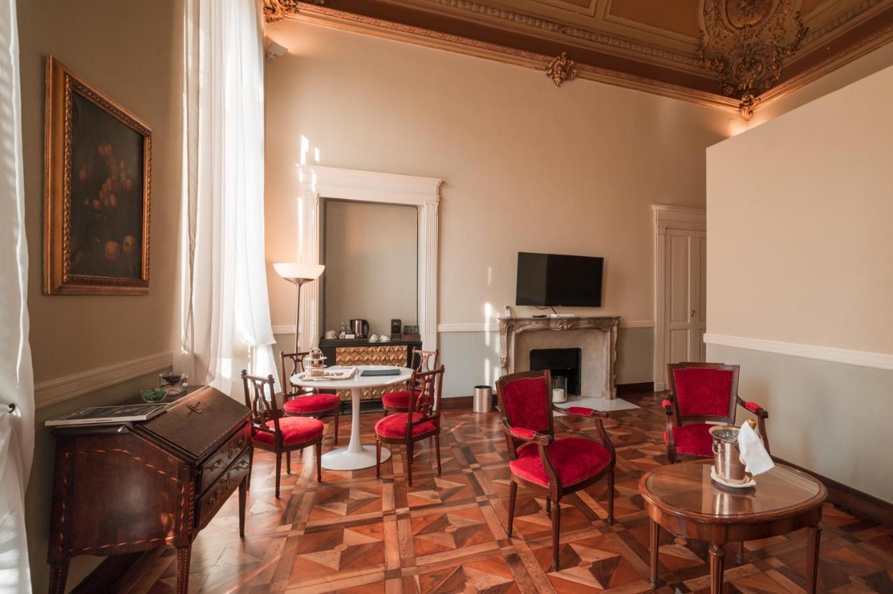 Deluxe King Suite