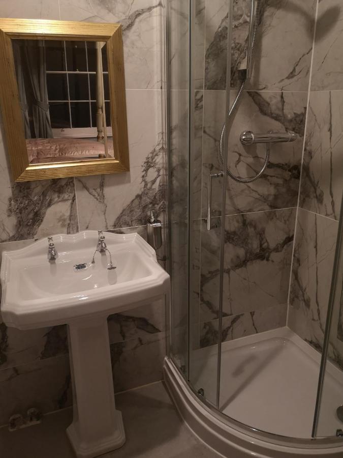 Double Room Private Bathroom