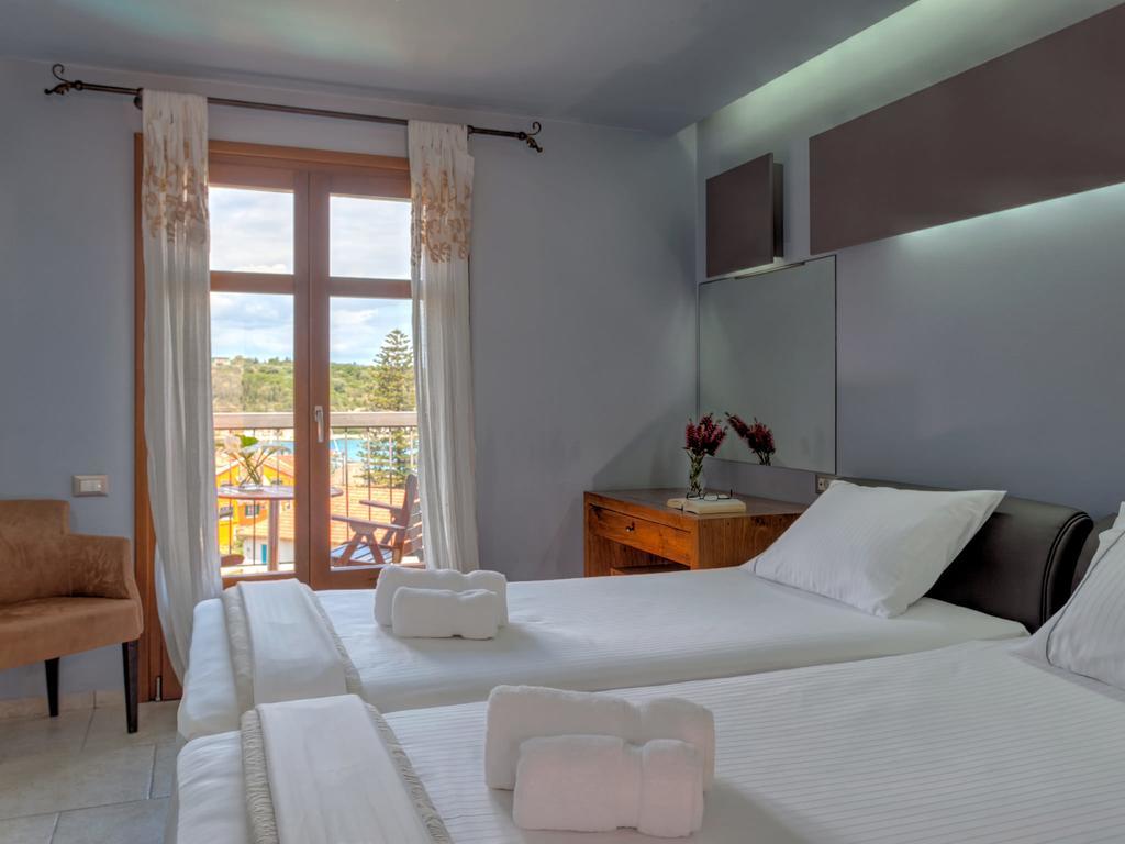 Quarto Standard com 2 Camas de Solteiro e Vista do Mar