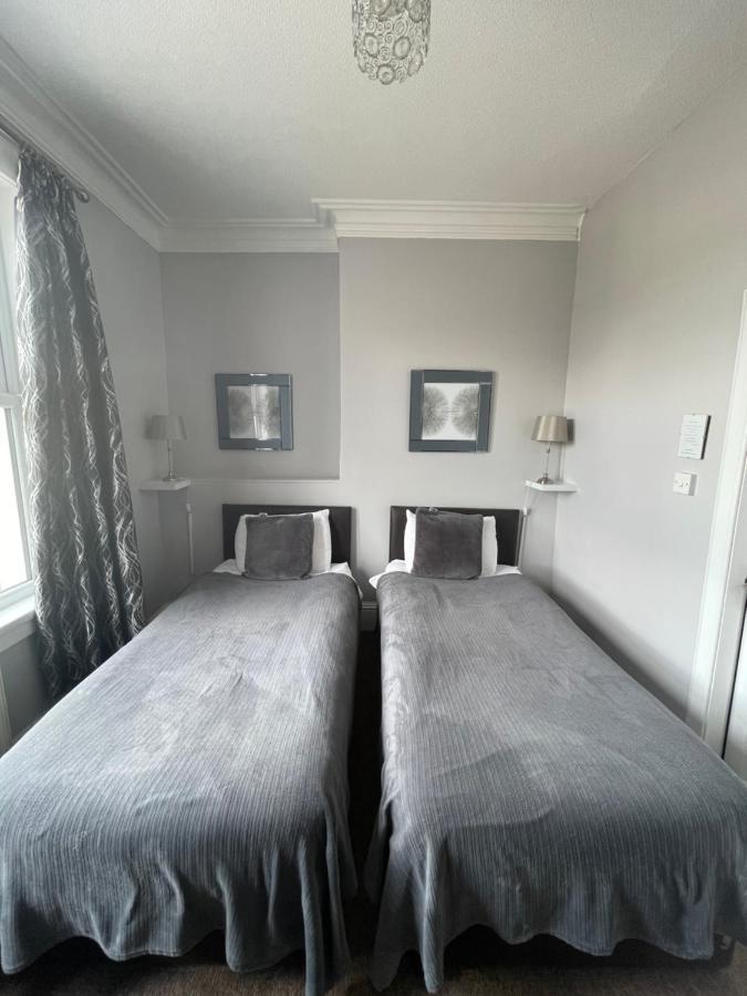 Twin Room with Private Bathroom