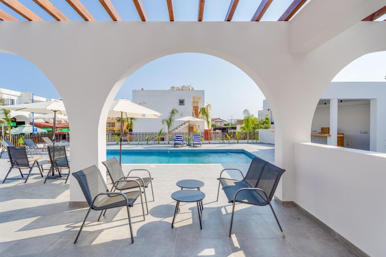 King Suite Pool View