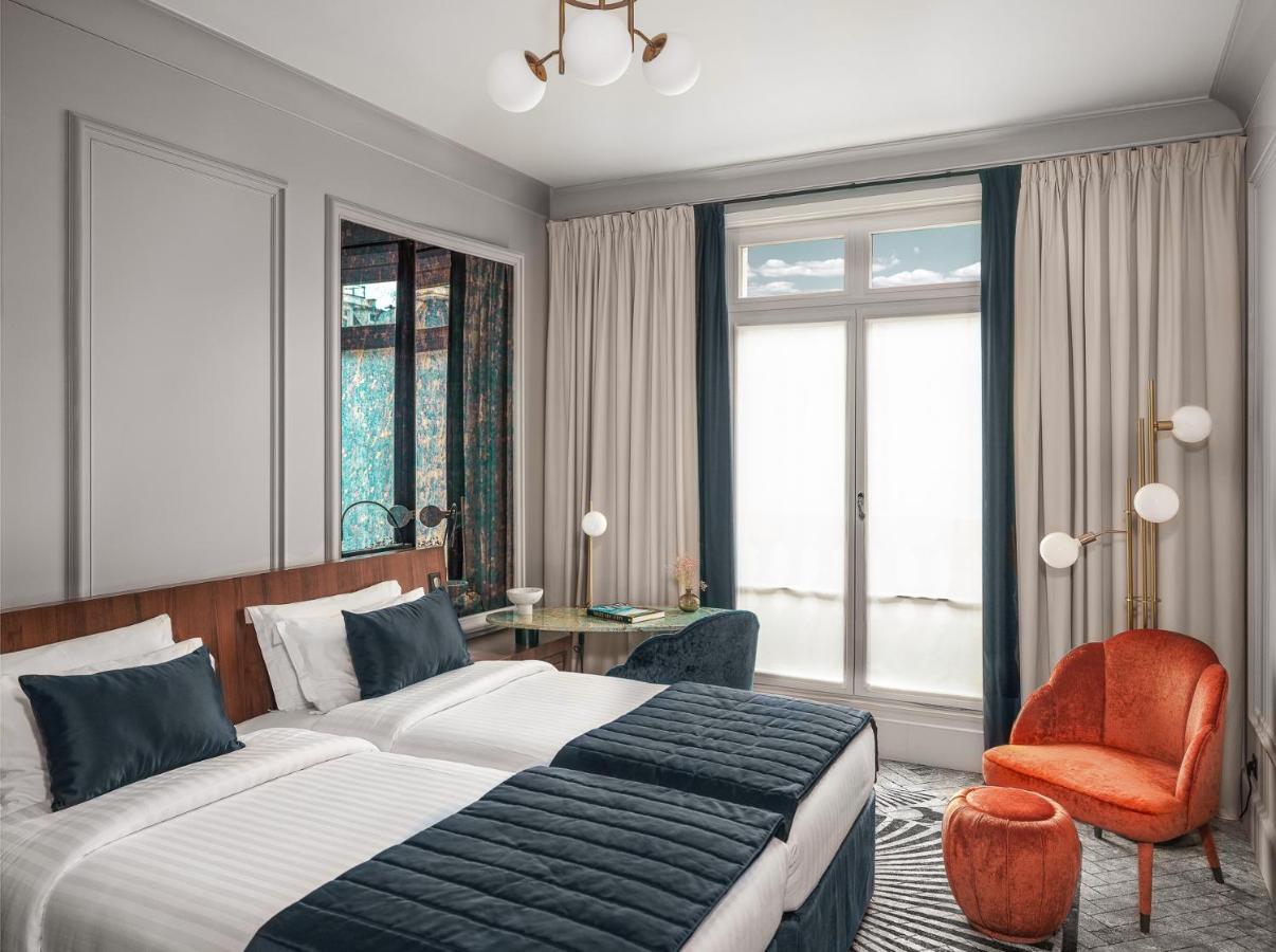 Signature Room Two Single Beds
