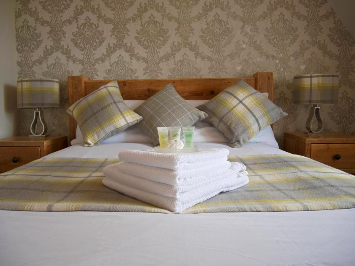 Double Room with Private External Bathroom,413540271:JPEG
