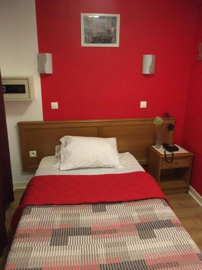 Single Room,678230721:JPEG