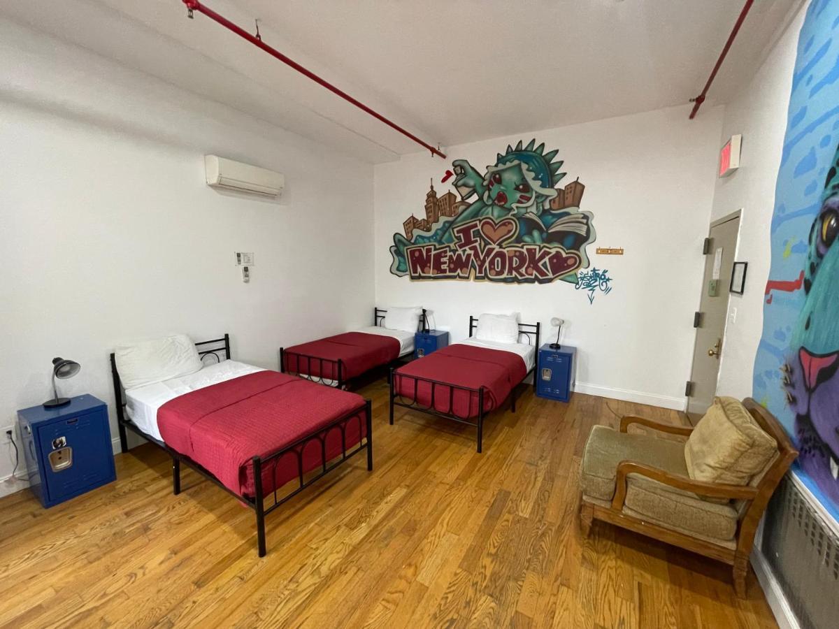 Eenpersoonsbed in een Vrouwenslaapzaal met 4 Bedden en Eigen Badkamer
