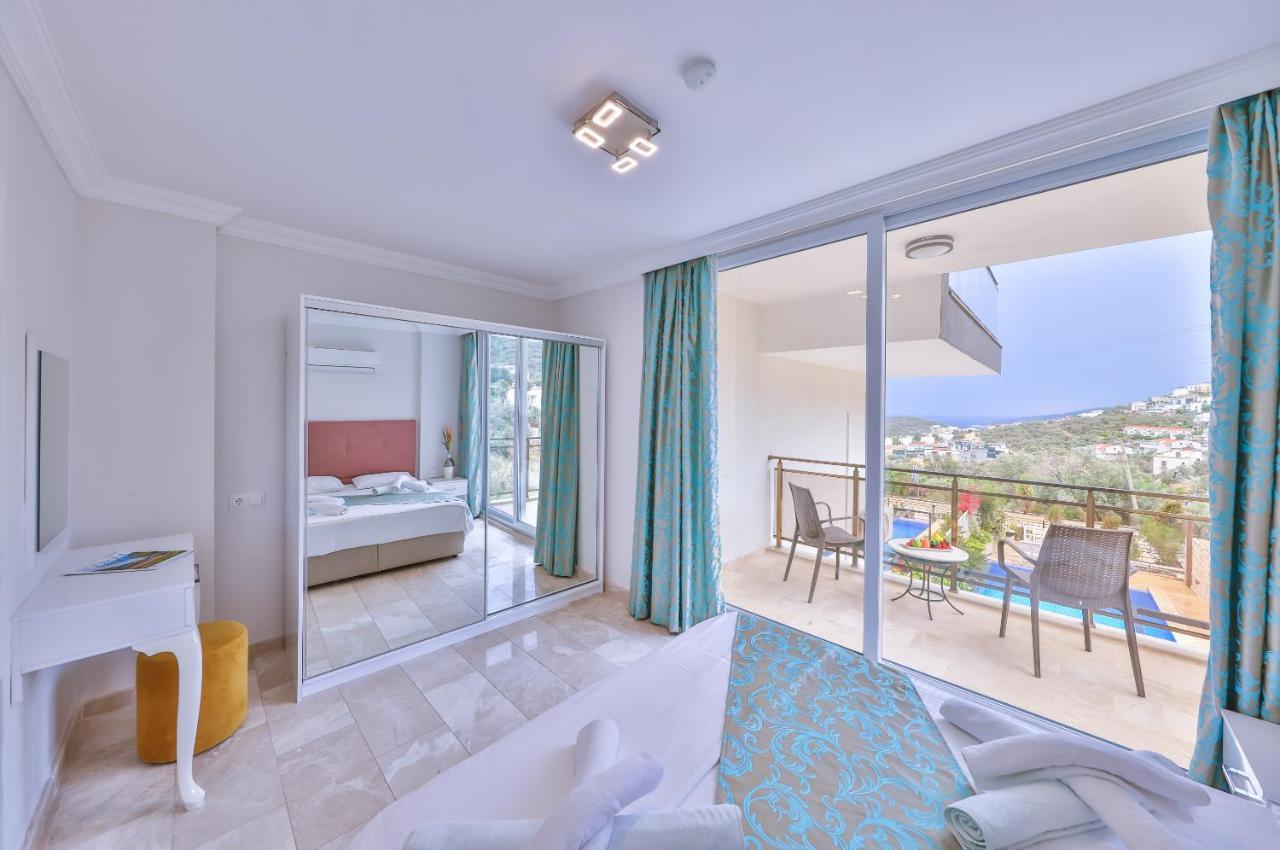 Tree Bedroom with Private Pool 1