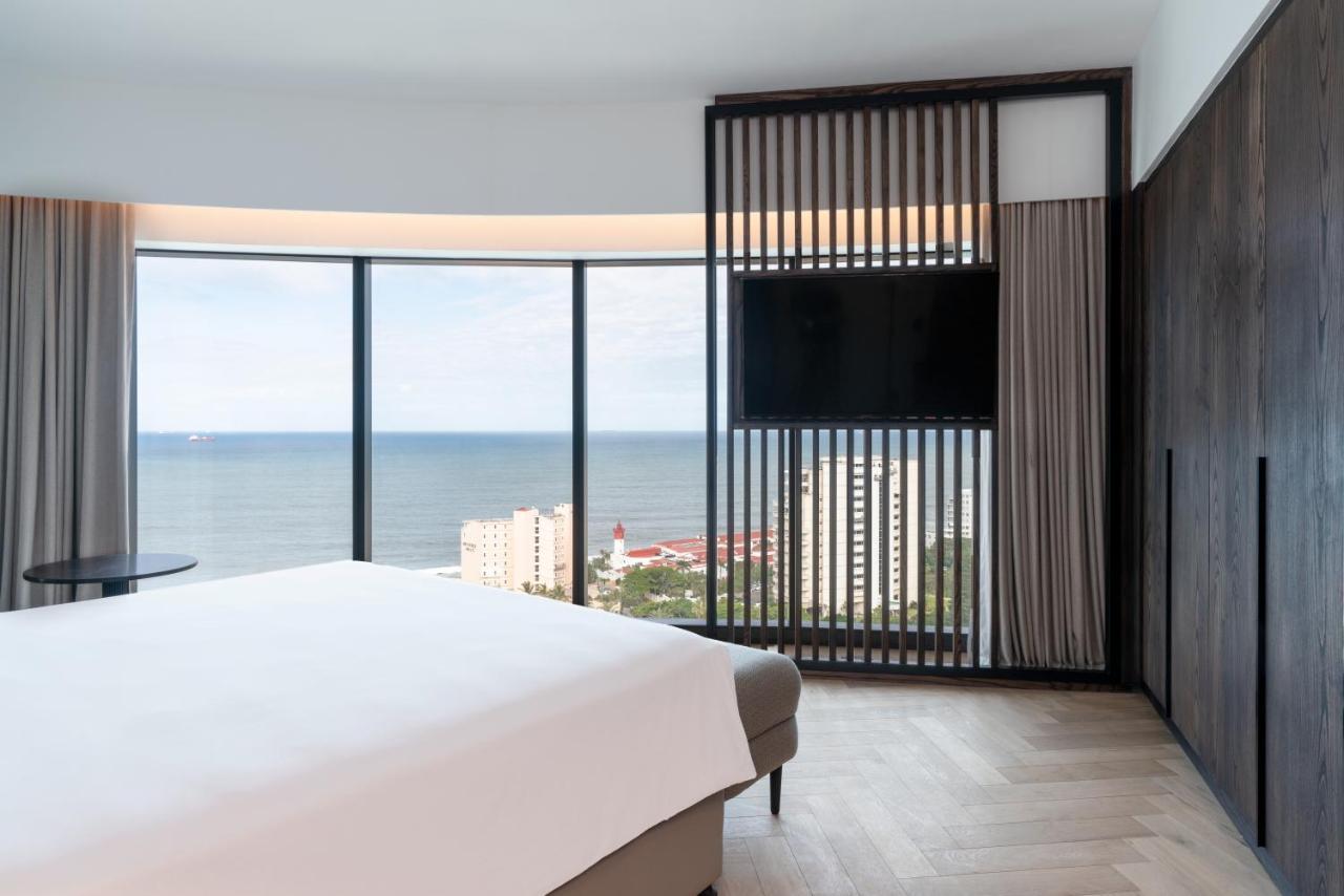 Executive Suite with Sea View and Lounge Access