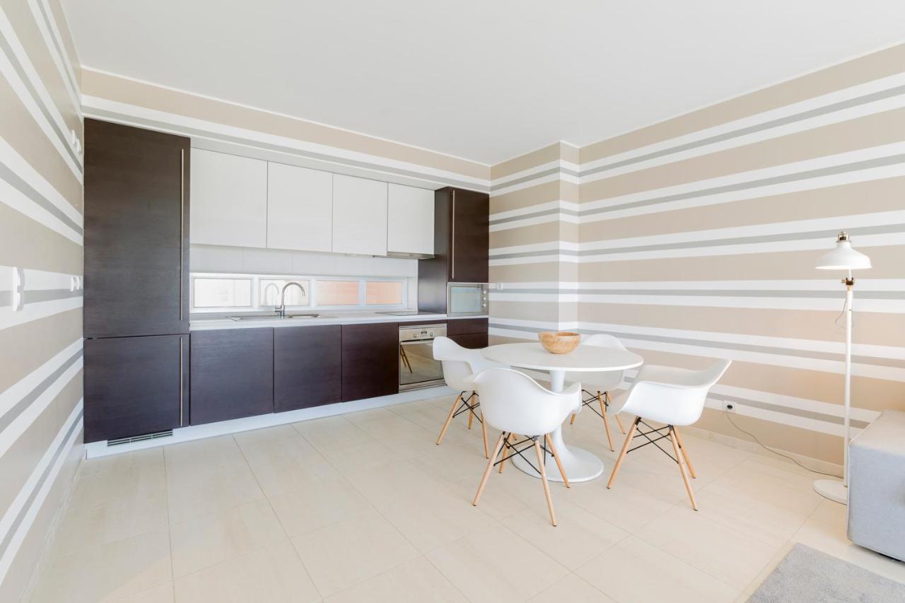 One-Bedroom Apartment with Golf View