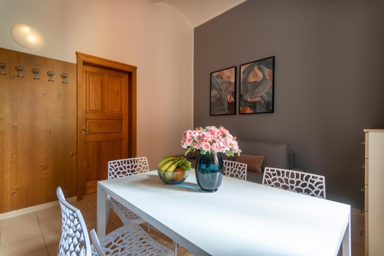 Deluxe One Bedroom Apartment