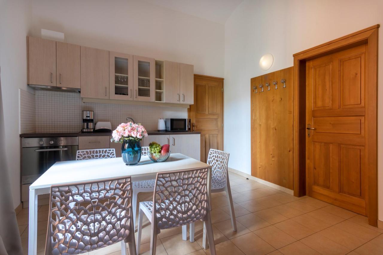 Deluxe One Bedroom Apartment
