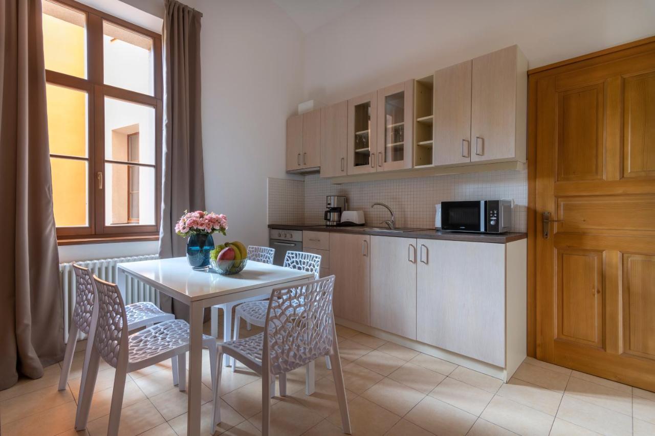 Deluxe One Bedroom Apartment