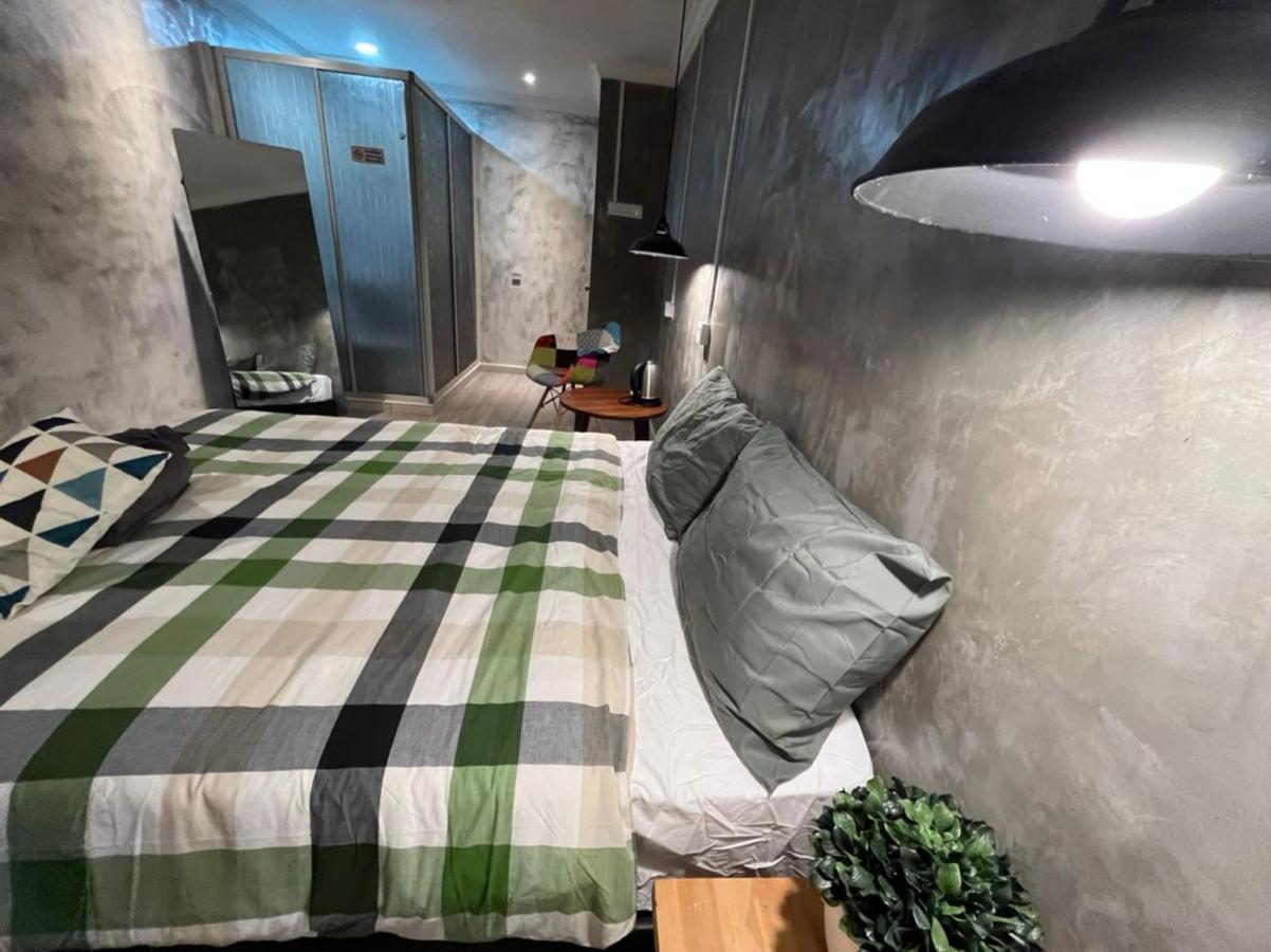 Deluxe Double Room Shower