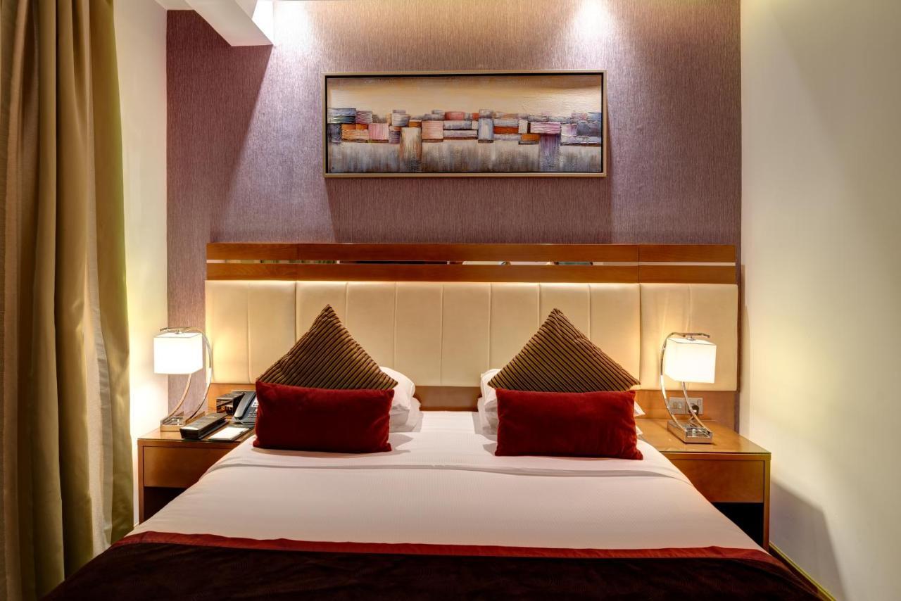 Deluxe One-Bedroom Suite