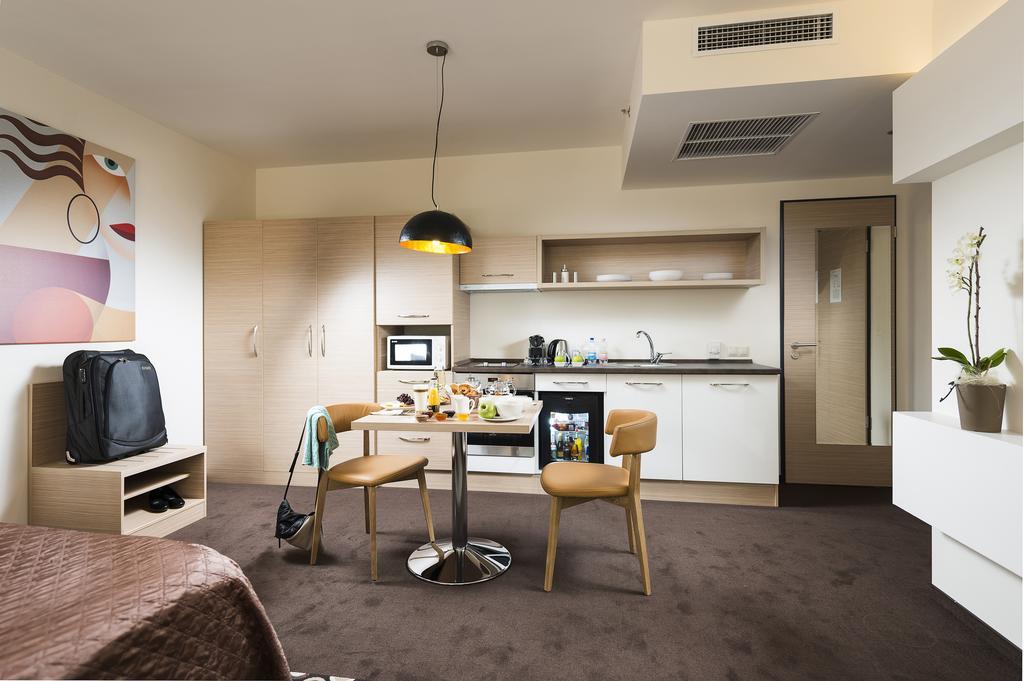 Executive Suite Kitchen
