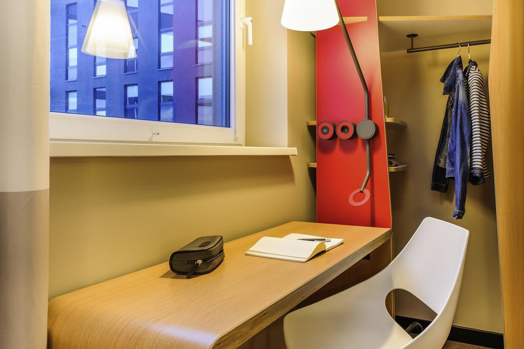 Quarto com 2 Camas de Solteiro