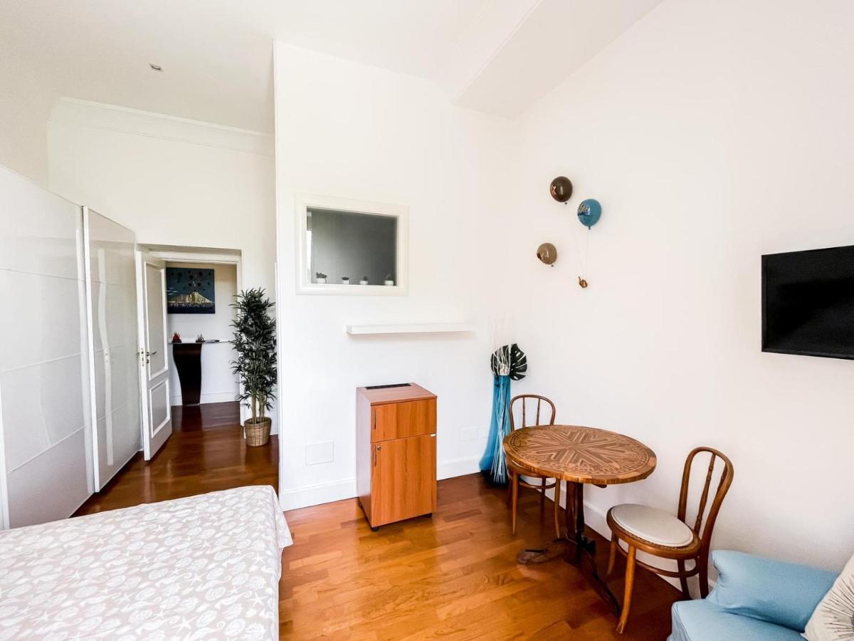 Double or Twin Room Private Bathroom