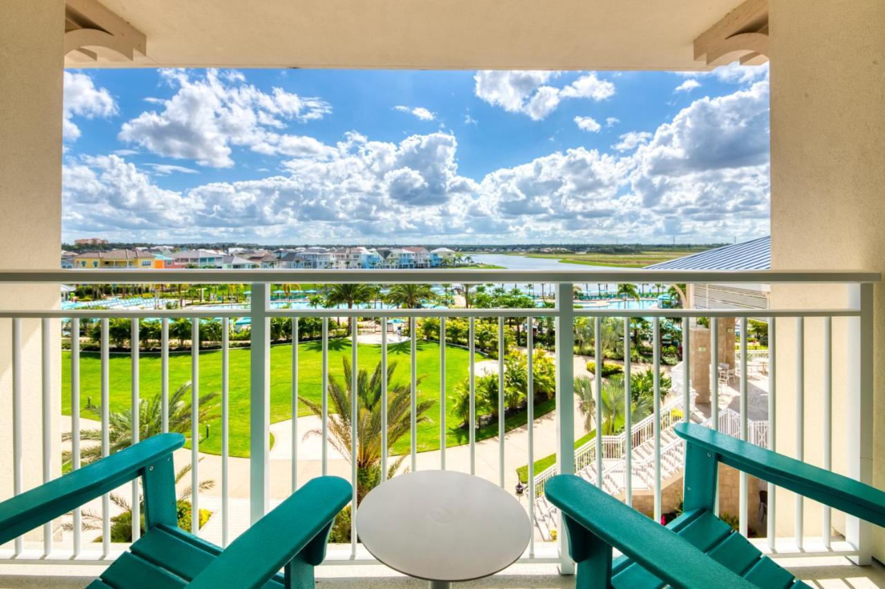 Queen Premium Pool View Accessible