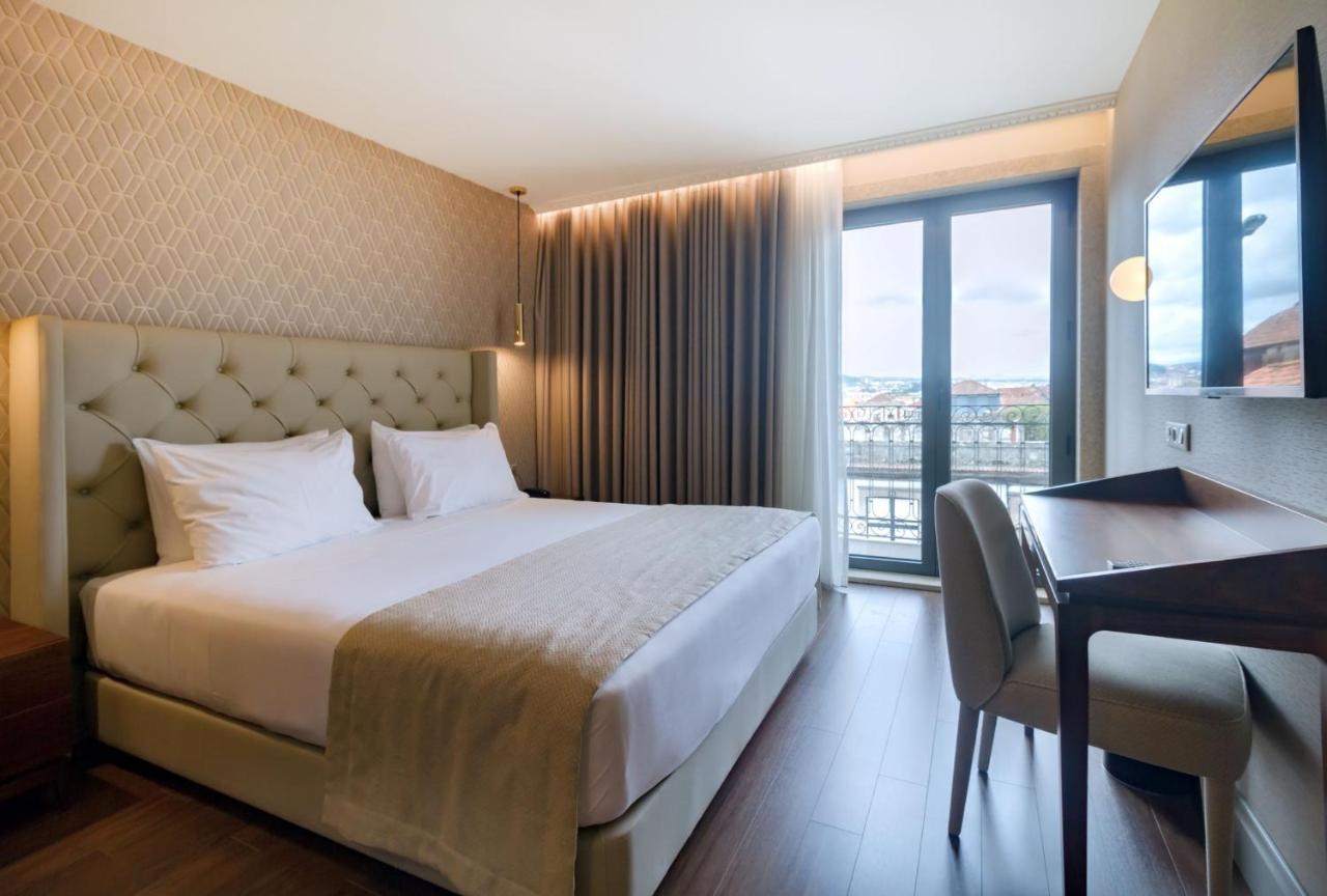 Quarto com Cama de Casal ou 2 de Solteiro e Varanda