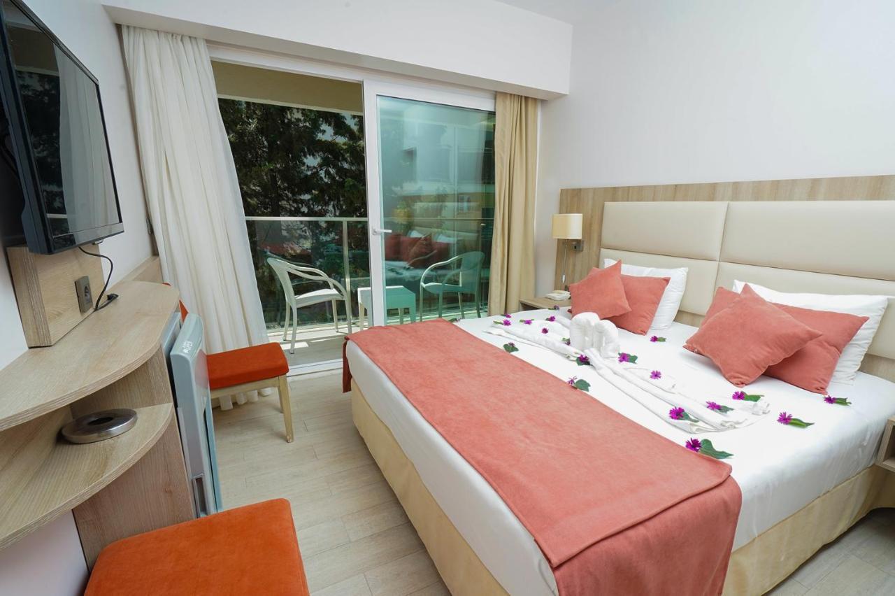 Deluxe Double Room Side Sea View