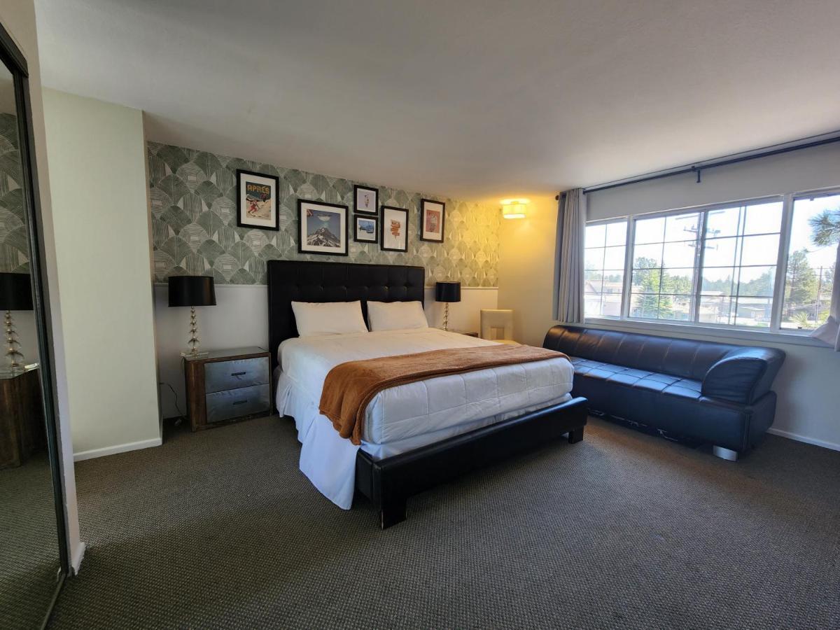 Deluxe King Room,1589123285:JPEG