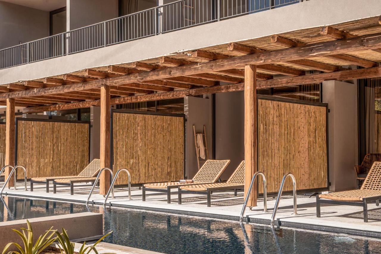 Double Swim up Pool Rooms