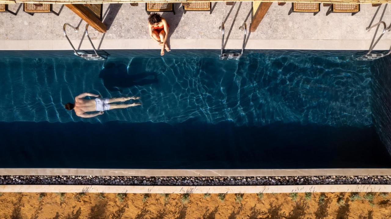Double Swim up Pool Rooms
