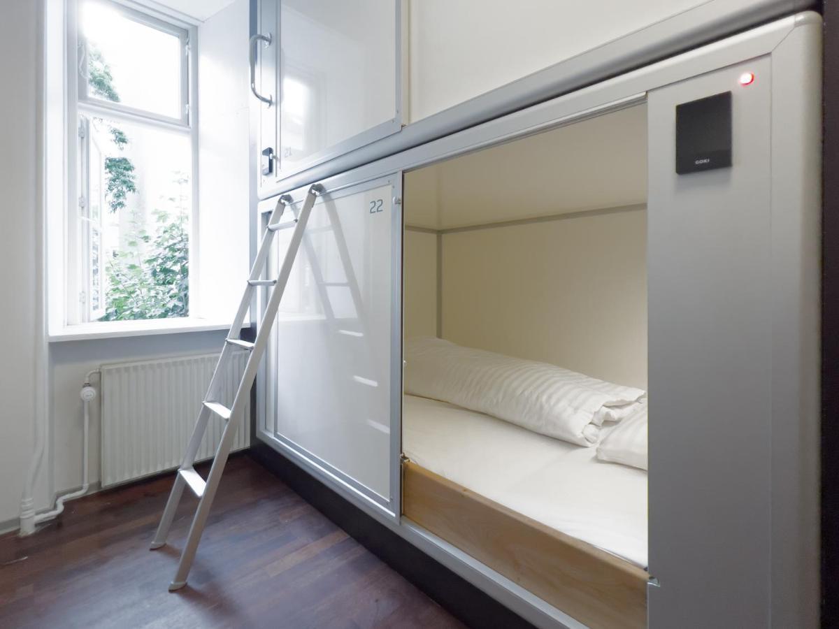 Private Capsule 8 Capsule Room