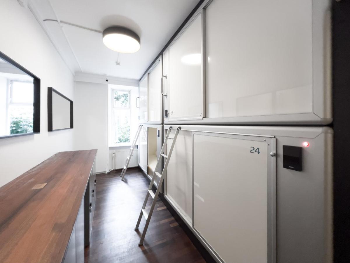 Private Capsule 8 Capsule Room