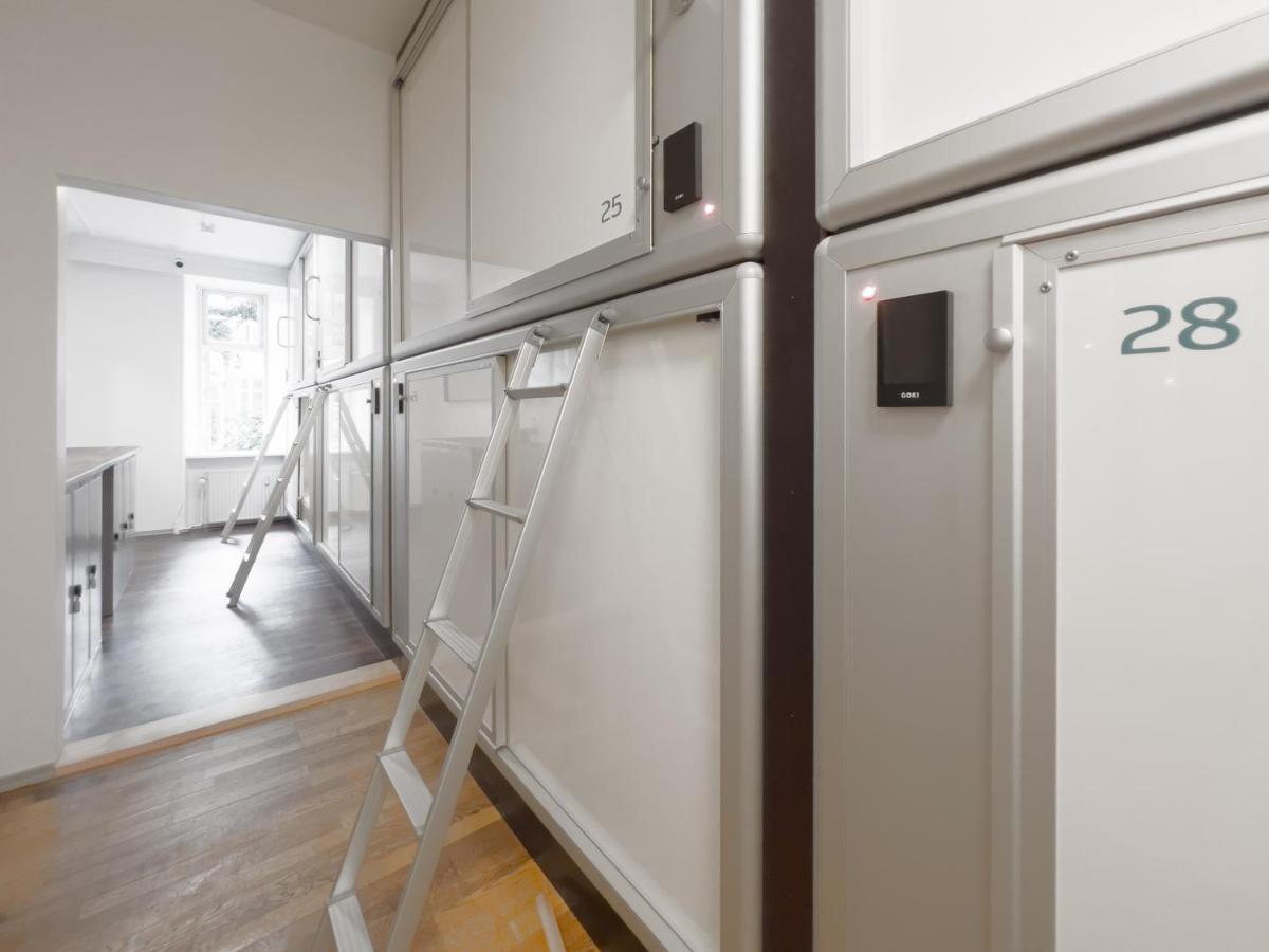 Private Capsule 8 Capsule Room