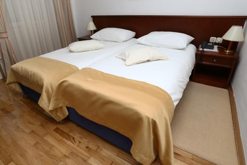 Habitación Doble con balcón - 2 camas