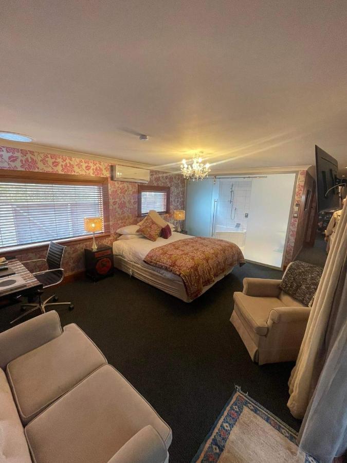 Executive One Bedroom Unit,1263649687:JPEG