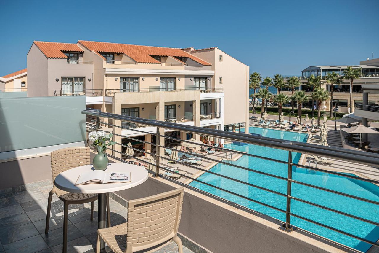Apartment Pool View