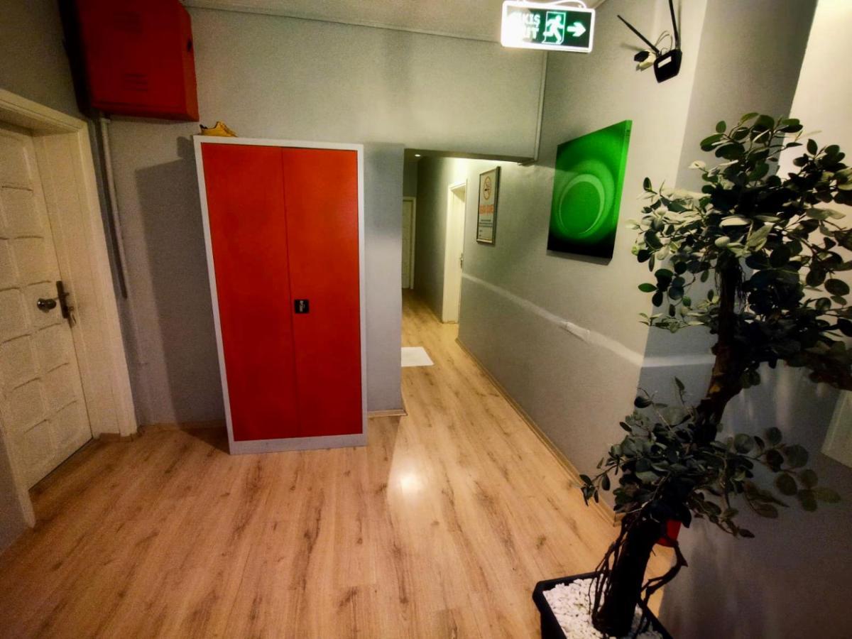 6 Bed Mixed Dorm Room Share Bathroom