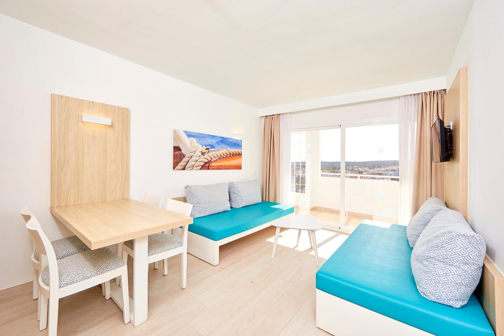 One-Bedroom Apartment Sea View