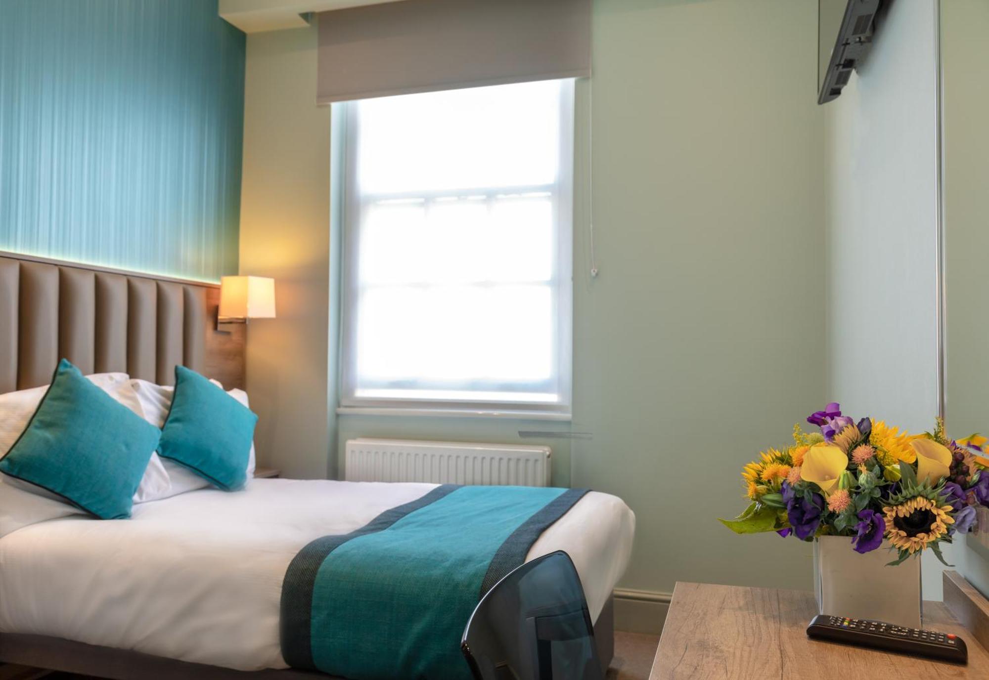 Petite Double Room