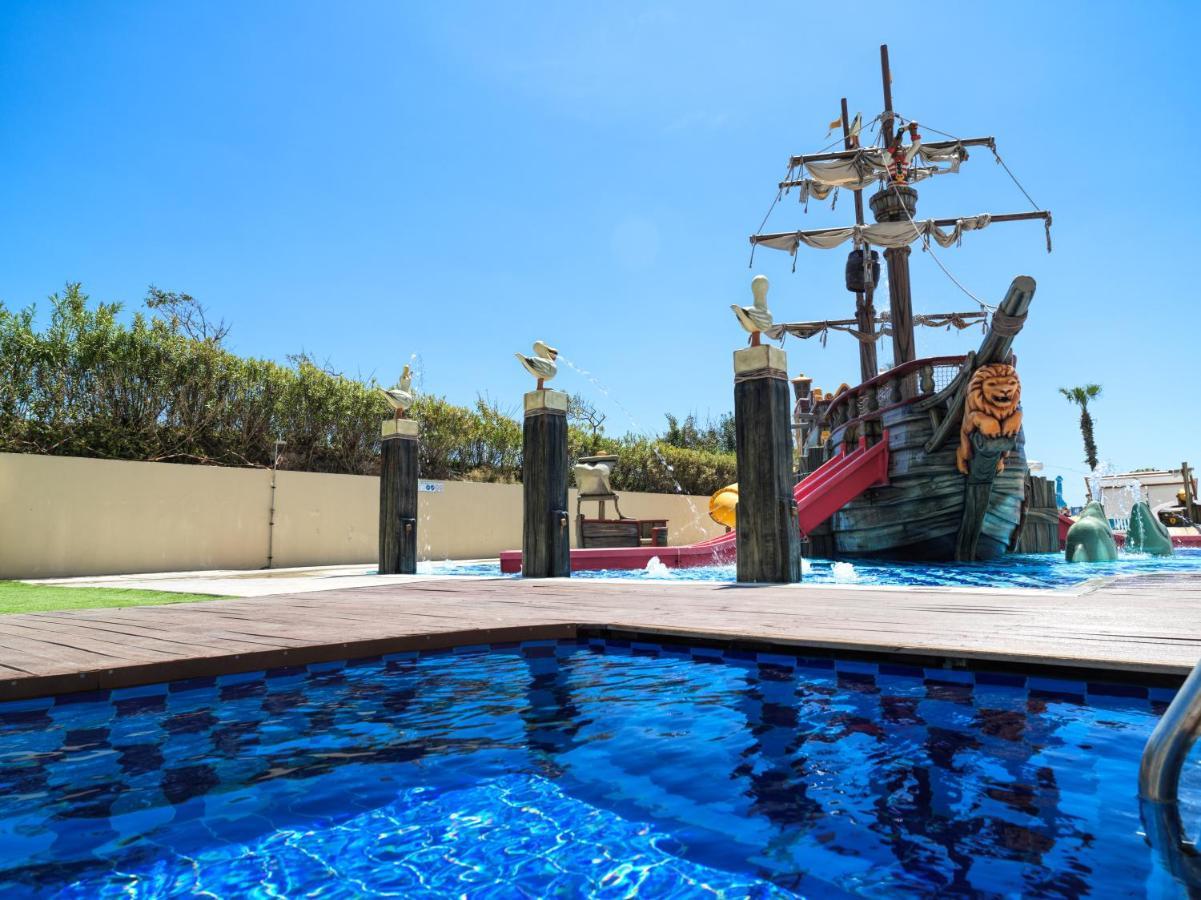 Familienzimmer Swim-Up mit Gartenblick