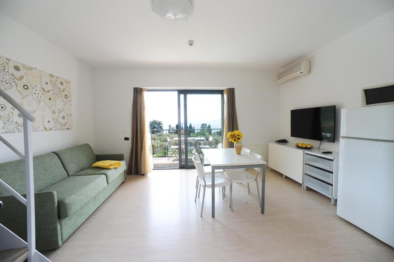 One-Bedroom Apartment Lake View