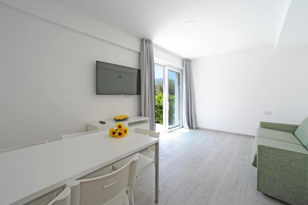Two-Bedroom Apartment direct access to the garden