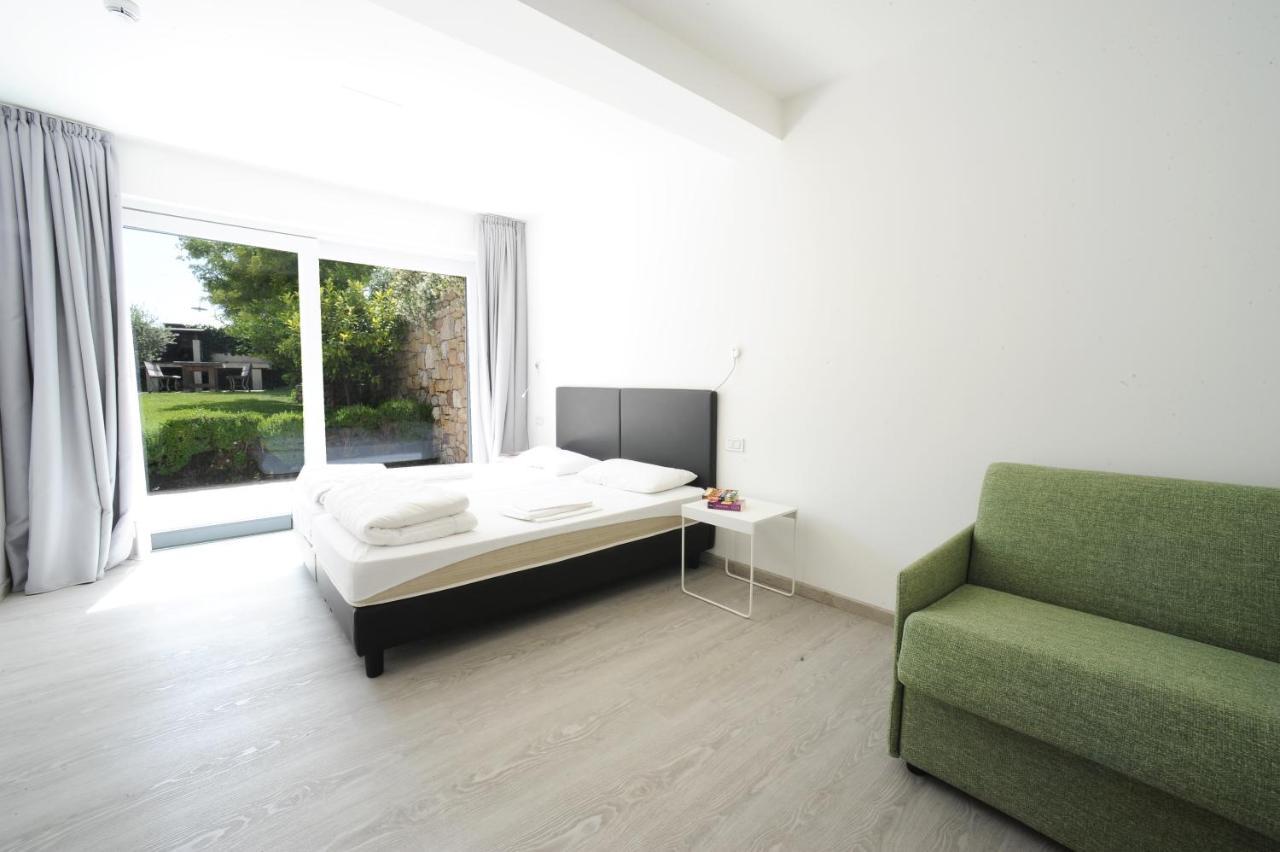 Two-Bedroom Apartment direct access to the garden